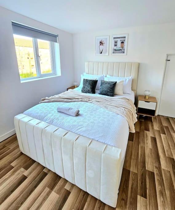 Spacious Haven With Free Parking Glasgow Zewnętrze zdjęcie