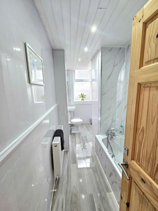 Spacious Haven With Free Parking Glasgow Zewnętrze zdjęcie