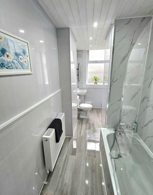 Spacious Haven With Free Parking Glasgow Zewnętrze zdjęcie