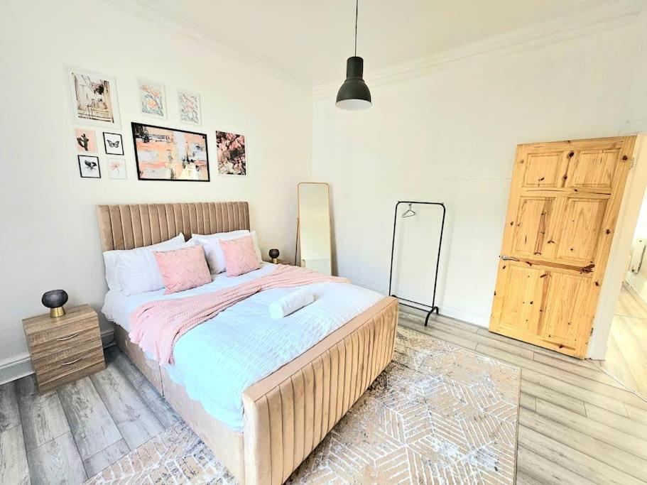 Spacious Haven With Free Parking Glasgow Zewnętrze zdjęcie