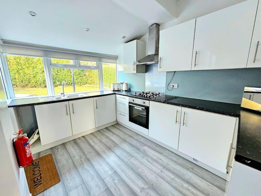 Spacious Haven With Free Parking Glasgow Zewnętrze zdjęcie