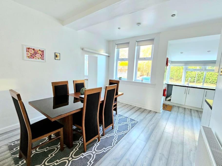 Spacious Haven With Free Parking Glasgow Zewnętrze zdjęcie