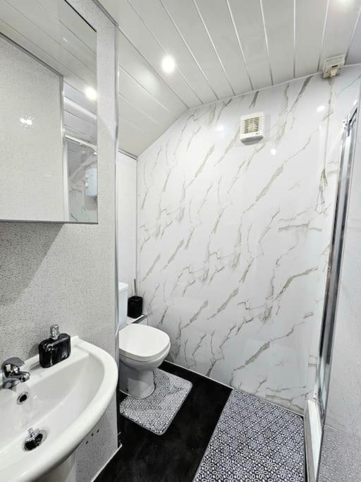 Spacious Haven With Free Parking Glasgow Zewnętrze zdjęcie